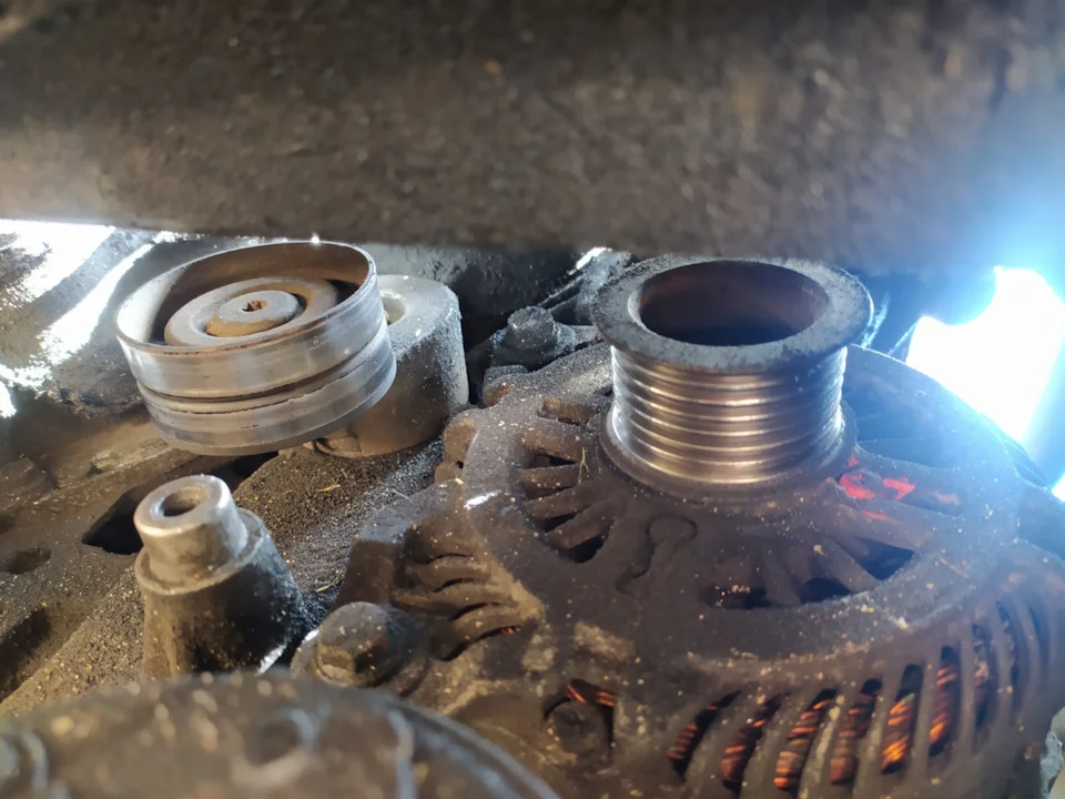 Фото обгонной муфты генератора автомобиля